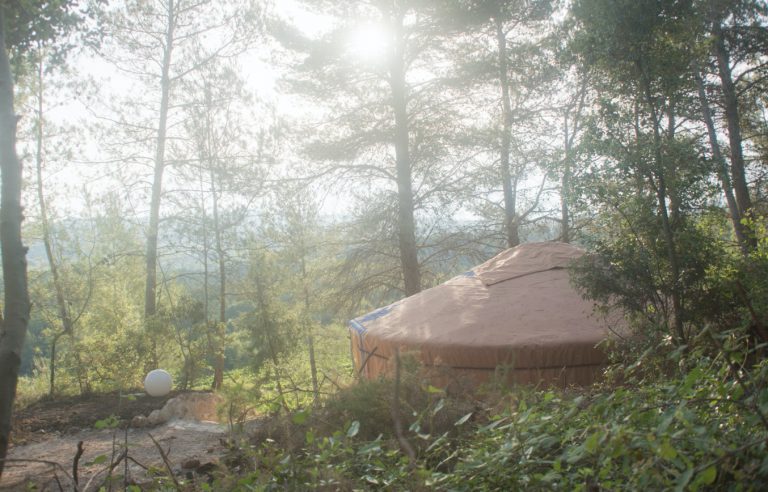 MasiaPiu_Creativefarm_Penedes_Bnb_Yurt_Exterior1_compressed