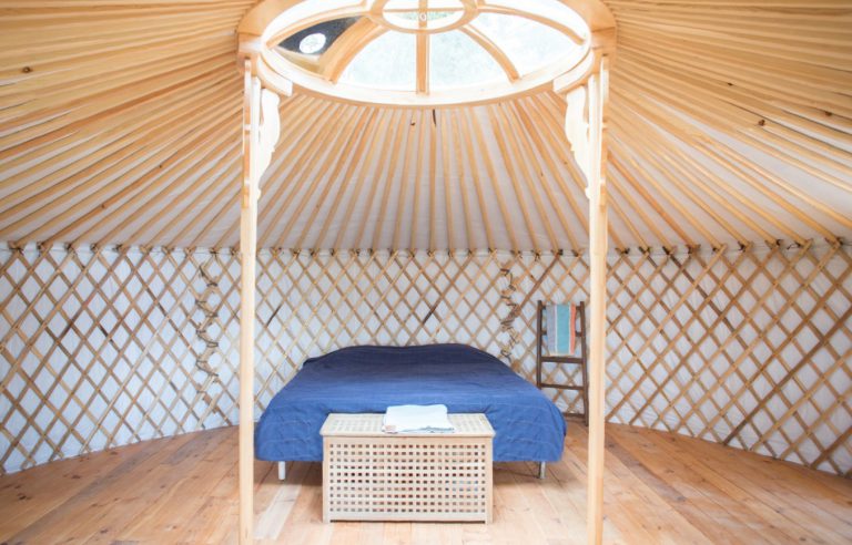 MasiaPiu_Creativefarm_Penedes_Bnb_Yurt_Interior1_compressed
