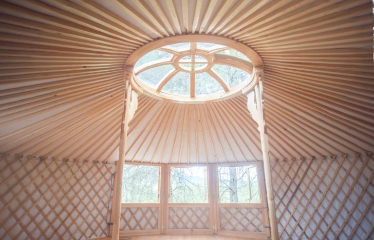 MasiaPiu_Creativefarm_Penedes_Bnb_Yurt_Interior2_compressed